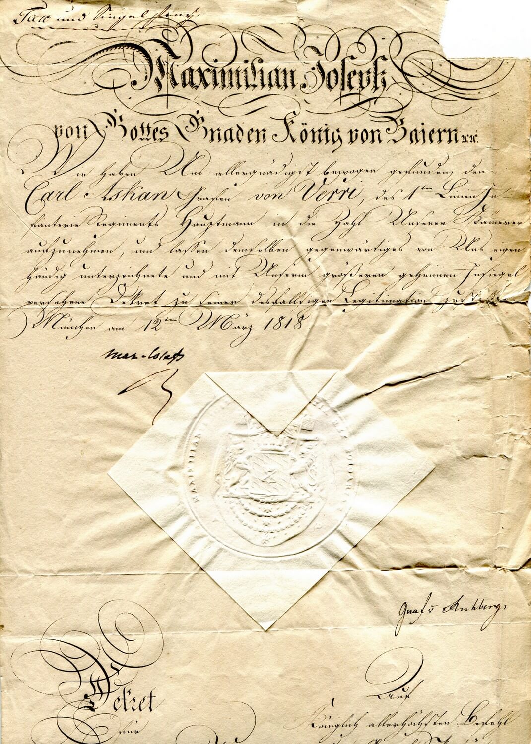 Fotografie eines historischen Dokuments: das Dekret über die Verleihung der Kämmerwürde an Carl Ascan Graf Verri della Bosia, datiert 1818.