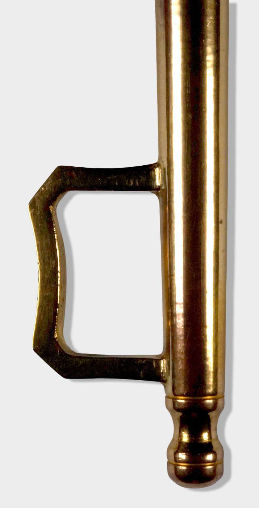 Nahaufnahme des Schlüsselbarts eines sächsischen Kammerherrenschlüssels, nur als Rahmenelement dargestellt.